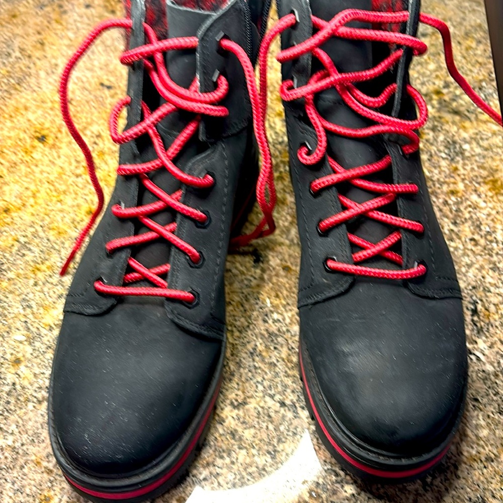 Like new Timberland Boots with Ortholit3 7.5 Women’s Zipper Black  Red Flannel